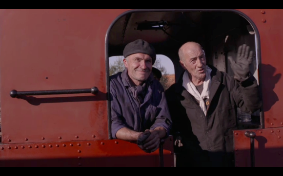 Les magnifiques conducteurs de la locomotive du "train des Mouettes" dans lequel une scène de "Chacun cherche son train" a été tournée